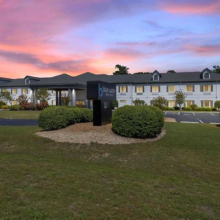 Blue Water Inn & Suites BW Signature Collection Sneads Ferry Exterior photo