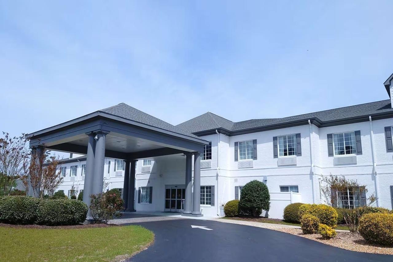 Blue Water Inn & Suites BW Signature Collection Sneads Ferry Exterior photo